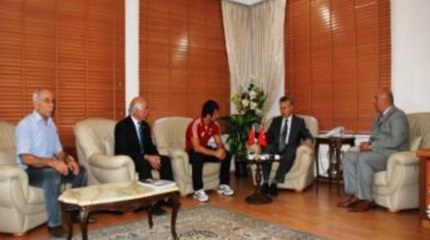 Vali Taşkesen&rsquo;den G&uuml;reş&ccedil;iye &Ouml;d&uuml;l