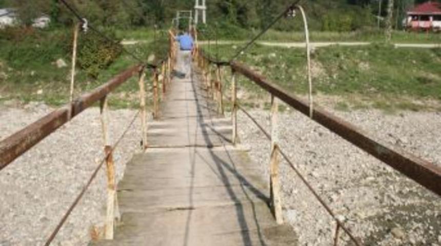 10 K&ouml;y&uuml;n Ulaşımı Yarım Asırlık Asma K&ouml;pr&uuml; İle Sağlanıyor