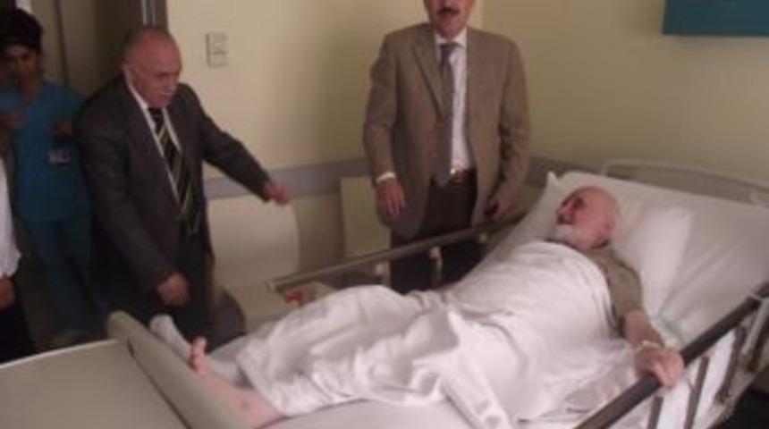 Vali Ayyıldız&rsquo;dan İzmirlioğlu&rsquo;na Ge&ccedil;miş Olsun Ziyareti