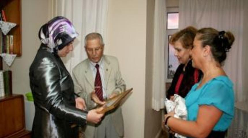 Dilek Ayyıldız&rsquo;dan Huzurevi Sakinlerine Anlamlı Ziyaret