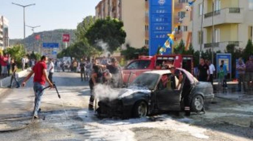 Lpg&rsquo;li Otomobil Akaryakıt İstasyonunda Yandı