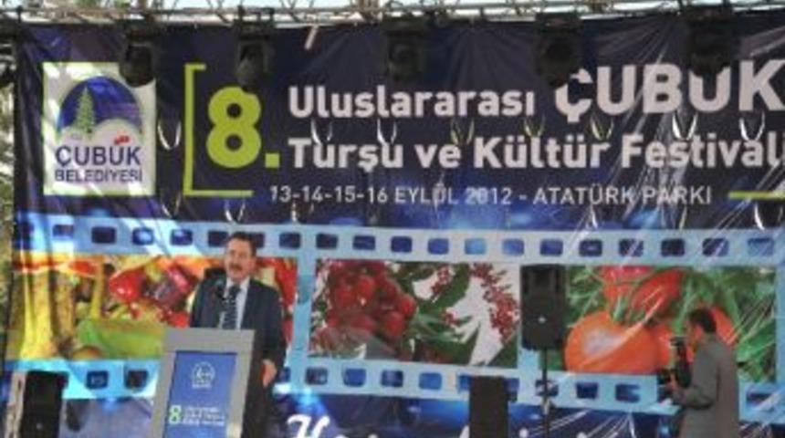 Başkan G&ouml;k&ccedil;ek, &Ccedil;ubuk Turşu Şenliği&rsquo;nde
