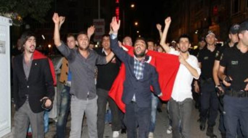 Şehitlere Saygı Y&uuml;r&uuml;y&uuml;ş&uuml;
