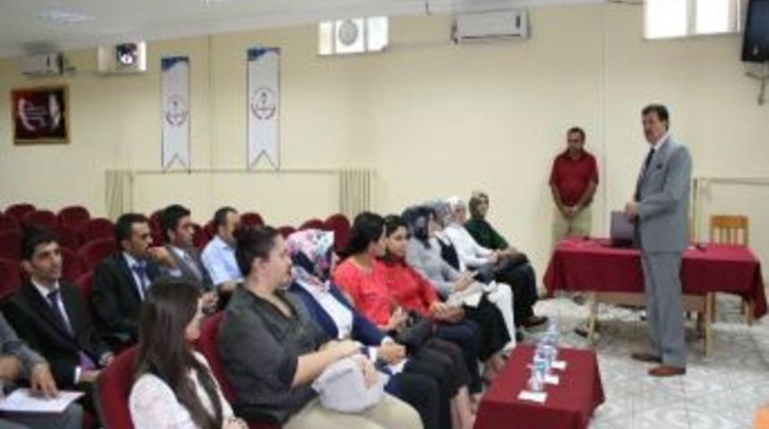 Gen&ccedil; &Ouml;ğretmenlere Uyum Semineri