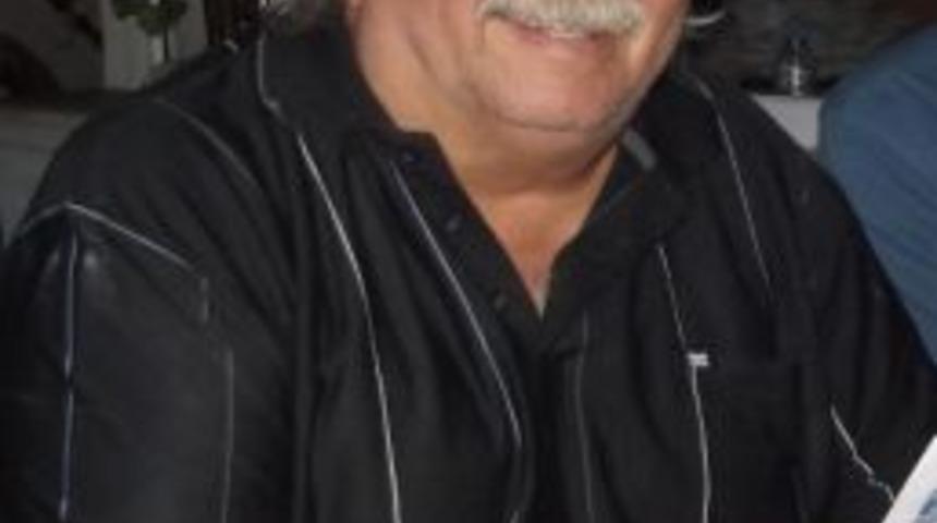 T&uuml;rk Halk M&uuml;ziği Sanat&ccedil;ısı Arif Sağ: