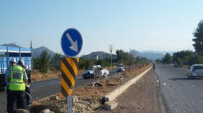 Antalya Burdur Karayolunda Kaza: 4 Yaralı