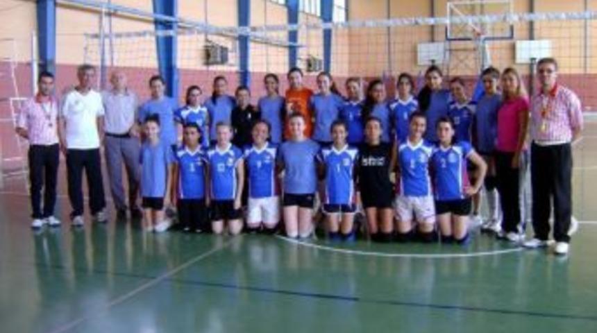 Voleybolda G&uuml;neşspor&rsquo;un Kızları Rakip Tanımıyor