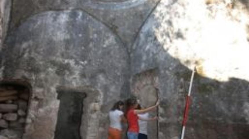 İzmir Y&uuml;ksek Teknoloji Enstit&uuml;s&uuml; (iyte) &Ouml;ğrencileri Urla'nın Tarihi Yapılarında Eğitim G&ouml;r&uuml;yor