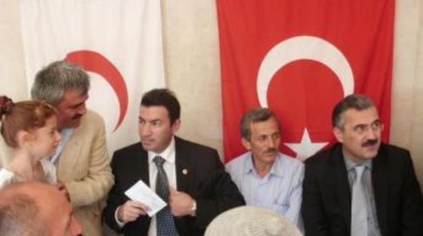 &Ouml;zcan Ulupınar Şehit ailesini ziyaret etti