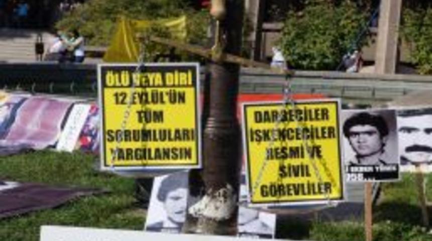 12 Eyl&uuml;l Darbesini 'falakalı' Protesto