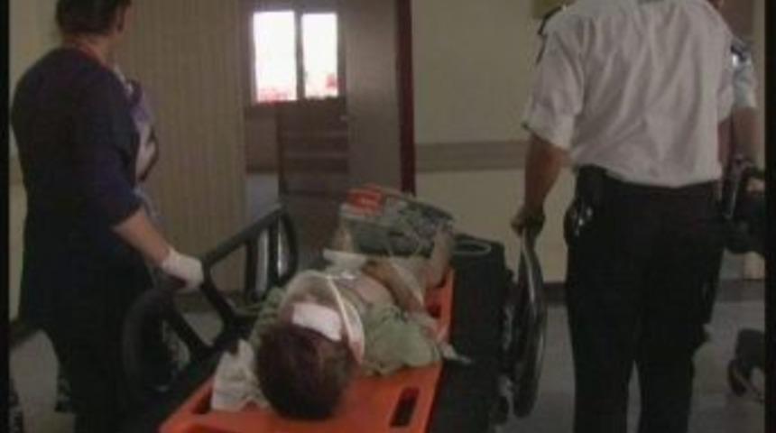 Otomobil &Ccedil;ocukların Arasına Daldı: 6 Yaralı