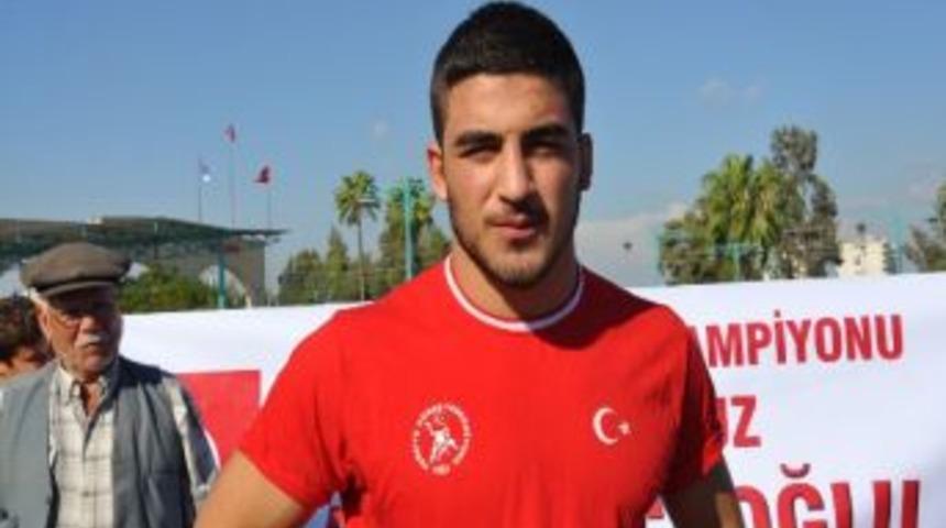 D&uuml;nya &Uuml;&ccedil;&uuml;nc&uuml;s&uuml; Milli G&uuml;reş&ccedil;iye Davul Zurnalı Karşılama