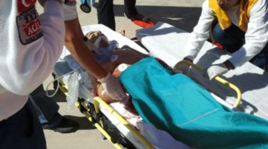 At&rsquo;tan D&uuml;şerek Yaralanan &Ccedil;ocuk Helikopter Ambulansla Hastaneye Getirildi