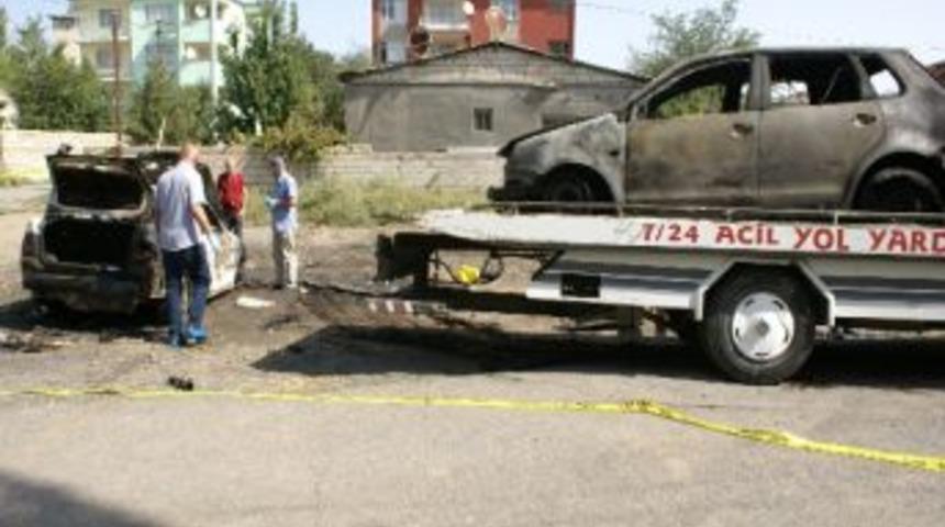 Iğdır&rsquo;da Polis Memurlarına Ait İki Ara&ccedil; Kundaklandı