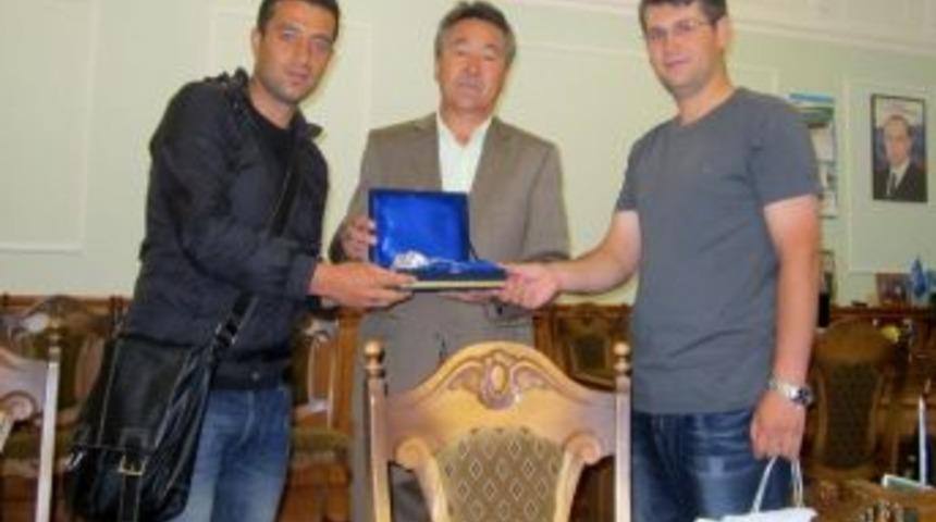 Ar&uuml; Araştırma G&ouml;revlileri Altay &Ouml;zerk Cumhuriyeti&rsquo;nde