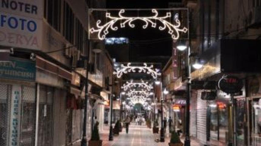 Malatya Belediyesi 65 Cadde Ve Sokakta Aydınlatma Yaptı