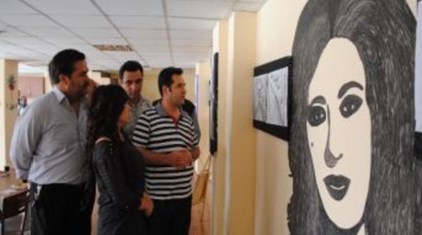 Şemdinli Belediyesi K&uuml;lt&uuml;r Merkezi'nde Resim Sergisi