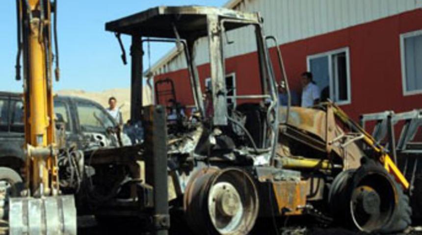 PKK şantiye basıp 7 aracı yaktı