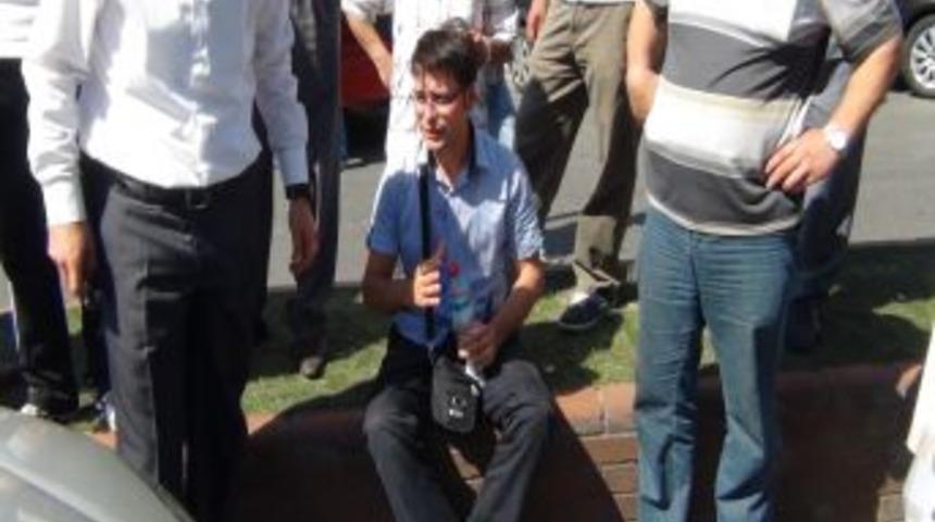 Gen&ccedil; Kıza &Ccedil;arpan Otomobil S&uuml;r&uuml;c&uuml;s&uuml; G&ouml;z Yaşlarına Hakim Olamadı