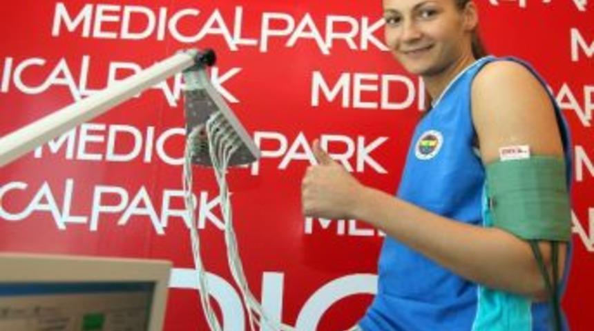 Anastasiya Ve Nevin Sağlık Kontrol&uuml;nden Ge&ccedil;ti
