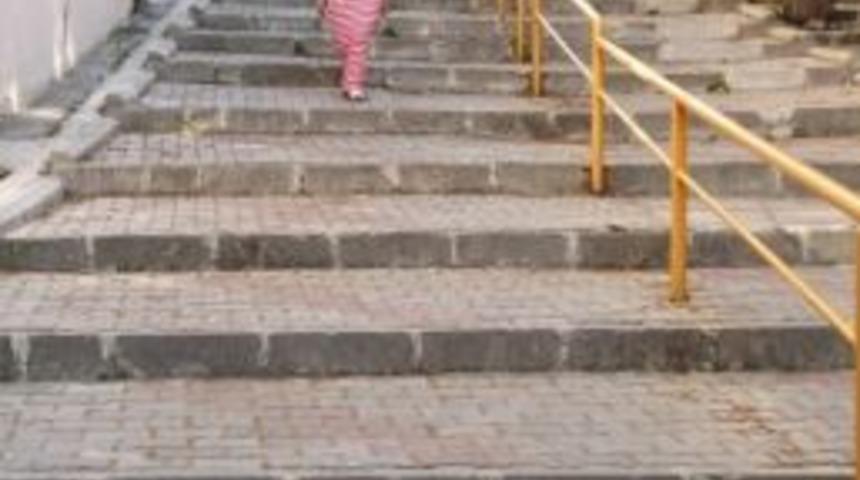 Konak Sokakları Basamak Basamak Yenileniyor