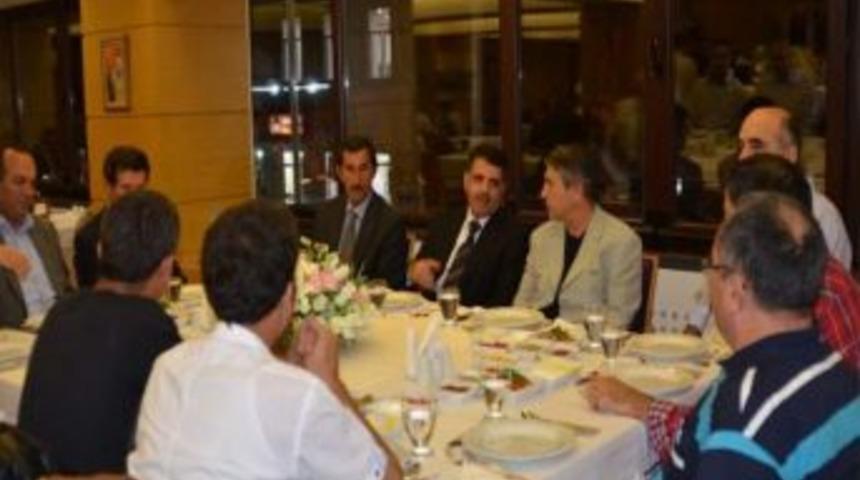 Kars Belediye Başkanı Nevzat Bozkuş Koruma Kurulu &Uuml;yeleriyle Yemekte Bir Araya Geldi