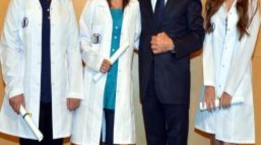 Esog&uuml;&rsquo;l&uuml; Hekim Adayları Beyaz G&ouml;mleklerini Giydi