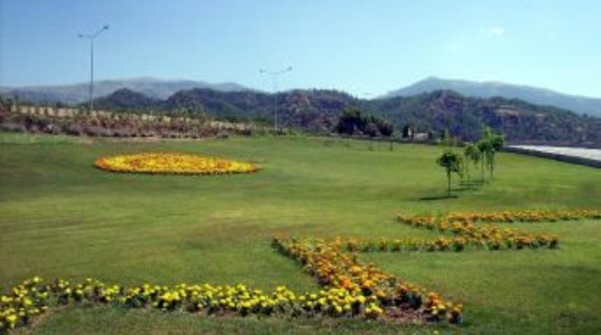 Salihli&rsquo;de Sokaklar Renk C&uuml;mb&uuml;ş&uuml;