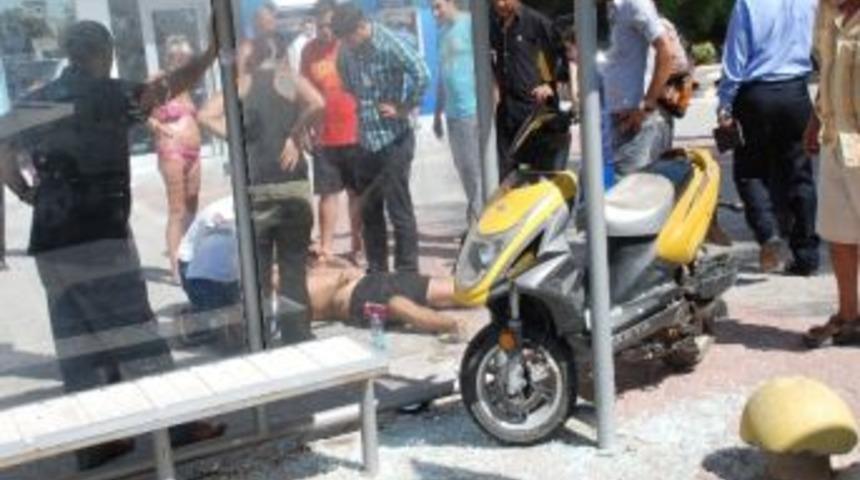 Motosikleti İle Durağa Daldı
