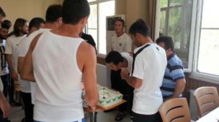 Akhisar Belediyespor, İstanbul B&uuml;y&uuml;kşehir Belediyespor Ma&ccedil;ı Hazırlıklarını S&uuml;rd&uuml;r&uuml;yor