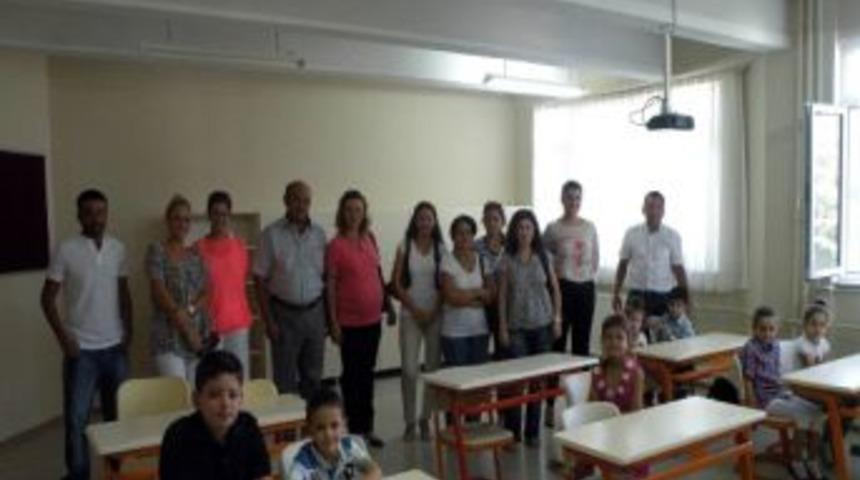 Salihli İlk&ouml;ğretim&rsquo;de Birinci Sınıfların Okul Heyecanı