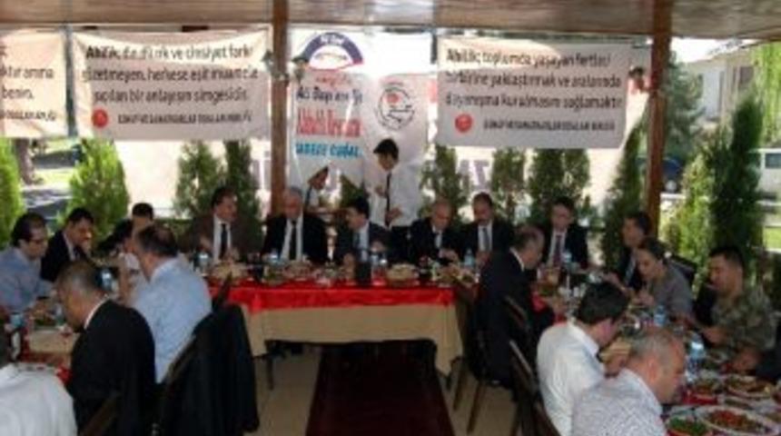 Mesob&rsquo;dan Ahilik Yemeği