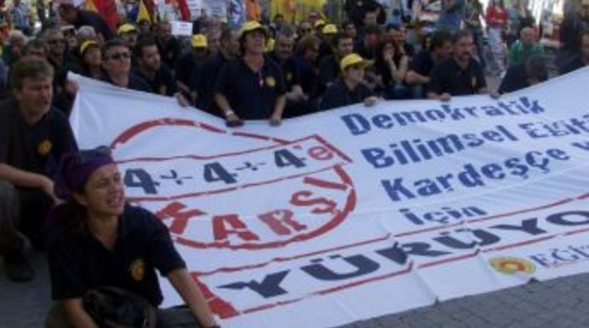 Egitim-sen &Uuml;yeleri 4+4+4 Eğitim Sistemini Protesto Etti