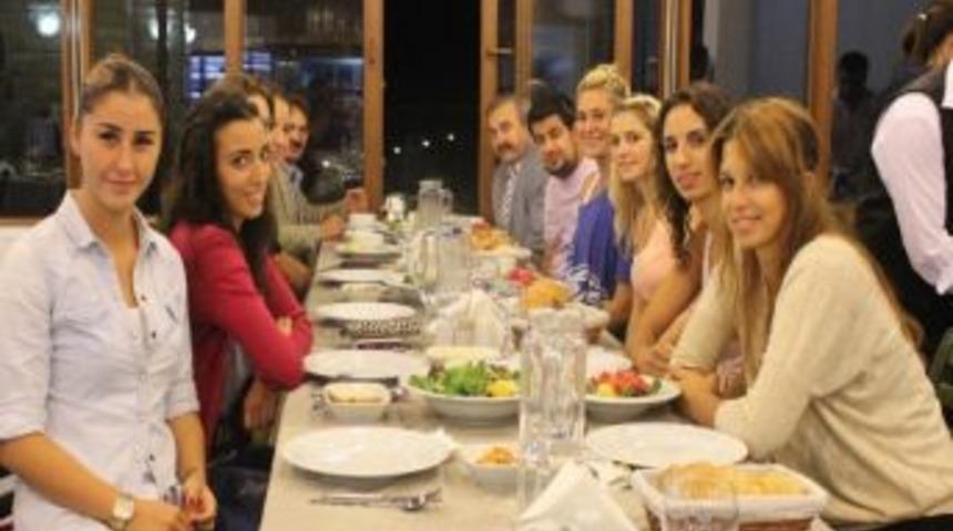 Edremit&rsquo;te Başkan Kılı&ccedil;, Voleybolculardan Başarı İstedi