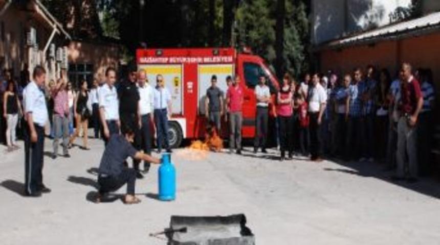 Gaziantep İl Sağlık M&uuml;d&uuml;rl&uuml;ğ&uuml;&rsquo;nde Yangın Tatbikatı