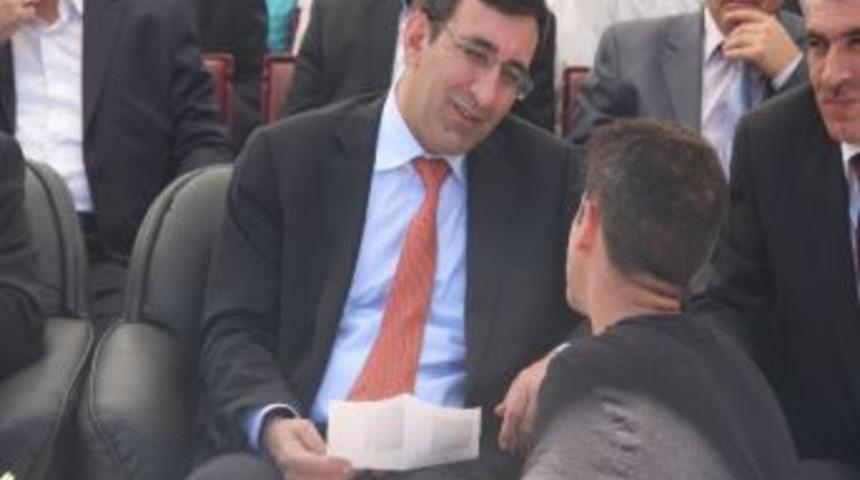 Bakan Yılmaz'a Mektup Verme Yarışı