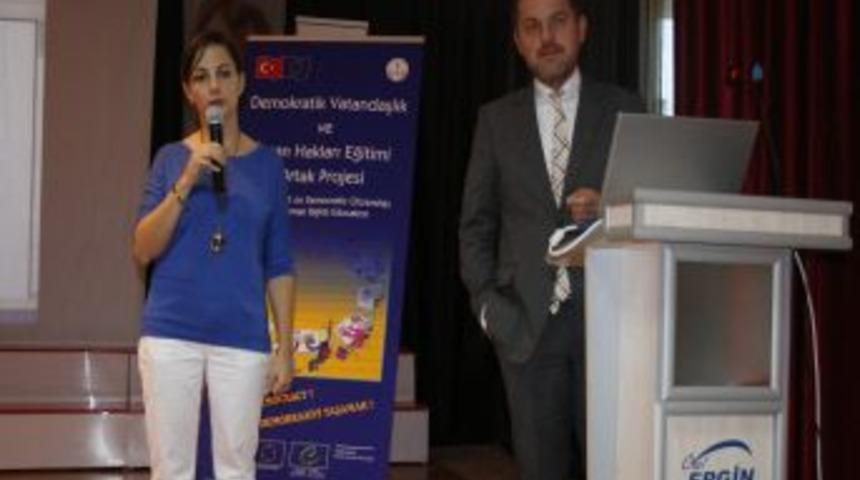 &Ouml;ğretmenlere 'demokratik Okul K&uuml;lt&uuml;r&uuml;n&uuml; Geliştirme' Semineri