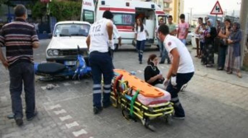 Motosikletle Otomobil &Ccedil;arpıştı: 2 Yaralı