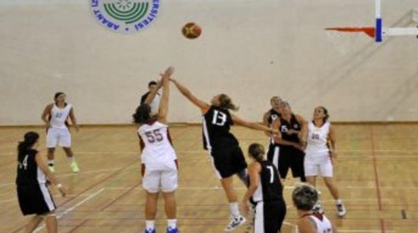 Bolu'da Bayanlar &ldquo;izzet Baysal Basketbol Turnuvası&rdquo; Başladı