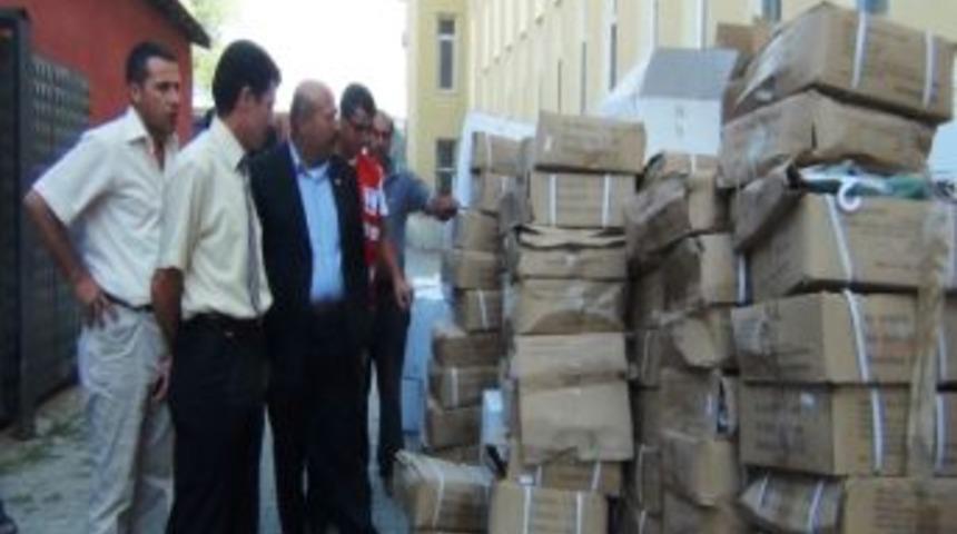 Erciş&rsquo;te İhtiya&ccedil; Fazlası Malzemeler Kızılay&rsquo;a Teslim Edildi
