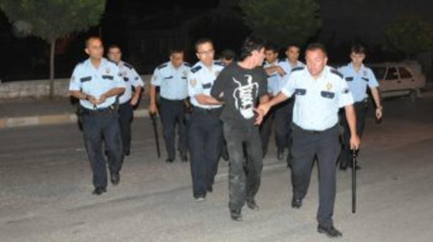 K&uuml;tahya'da Satırlı Kavga: 1'i Ağır 4 Yaralı