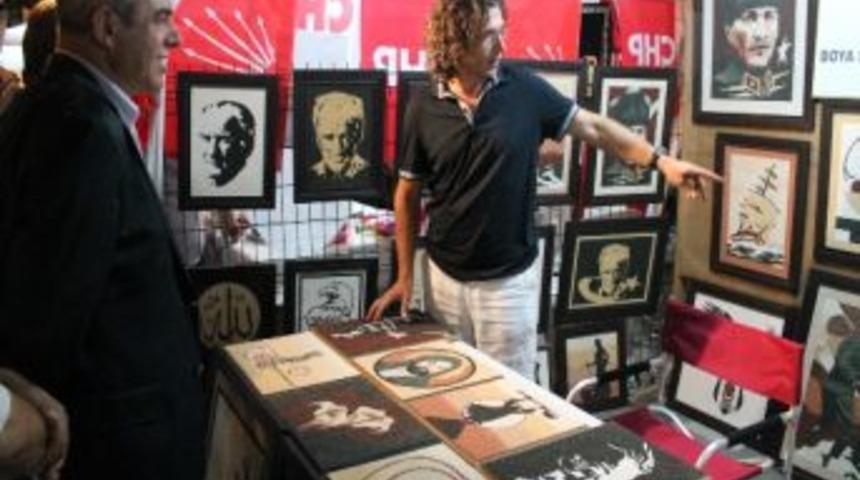 Sel&ccedil;uk'ta A&ccedil;ılan 'kumdan Atat&uuml;rk Portreleri' B&uuml;y&uuml;k İlgi G&ouml;rd&uuml;