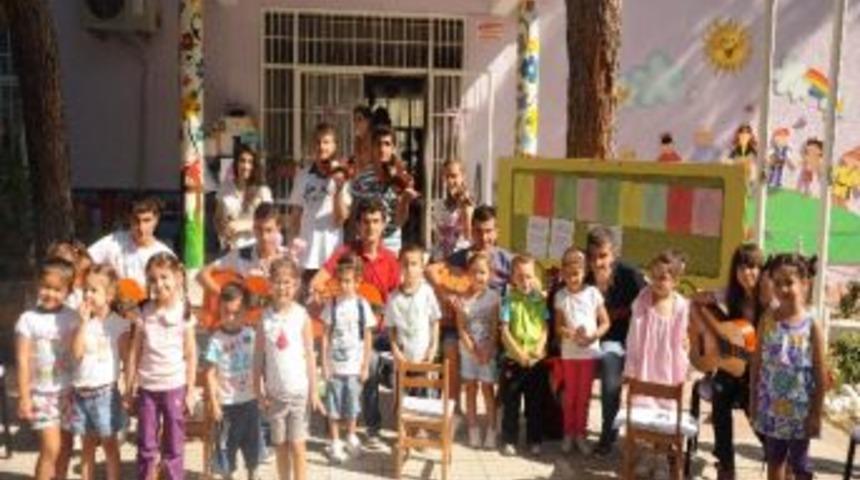 Minik &Ouml;ğrencilere M&uuml;zik Dinletisi