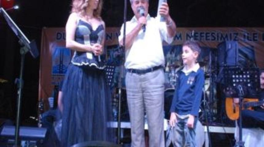 Dikili'nin D&uuml;şman İşgalinden Kurtuluşunun 90.yılı 'barış Dilekleri' İle Kutlandı