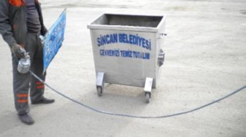 Sincan Belediyesi Okul Bah&ccedil;elerini Temizliyor