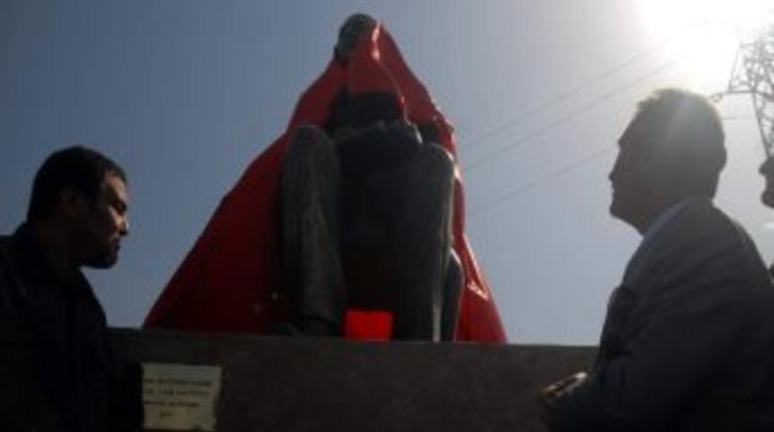 &Ccedil;anakkale'ye Mehmet Akif Heykeli