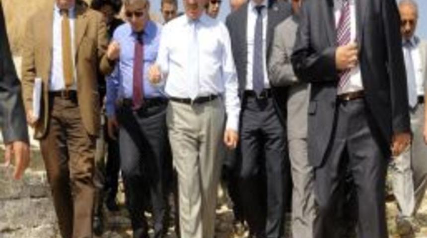 Bakan G&uuml;nay, &Ccedil;anakkale'de Mehmet Akif Ersoy Heykelini A&ccedil;tı