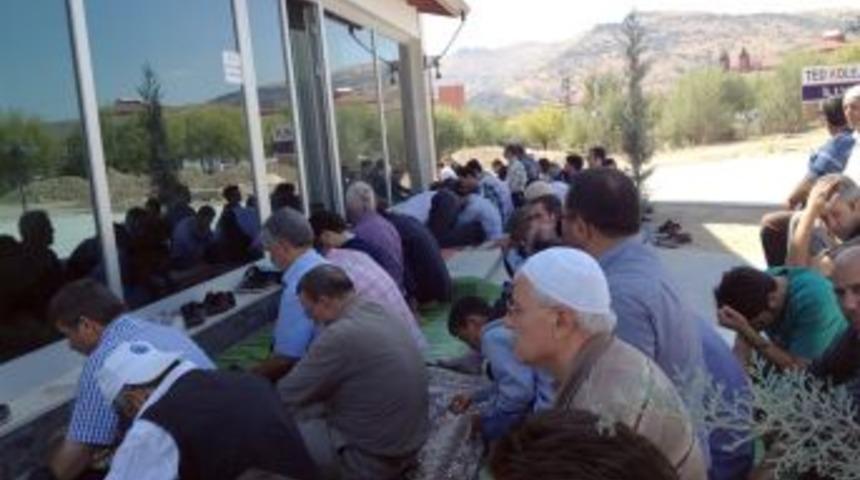 Cami b&uuml;y&uuml;k bir boşluğu doldurdu