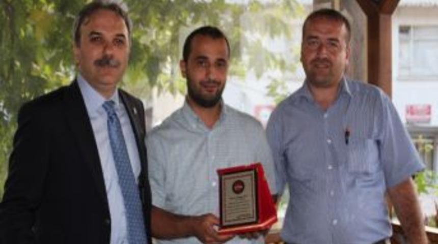 M&uuml;ft&uuml; Hocaya Sarık Ve C&uuml;bbe Hediye Etti