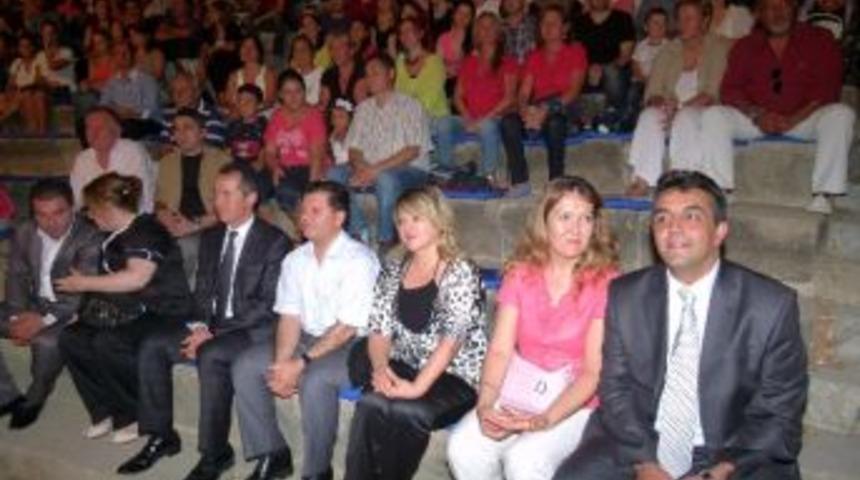 Murat G&ouml;gebakan Ve Lara Polisler İ&ccedil;in Sahne Aldı